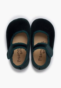 Scarpe ballerina in velluto verde scuro con punta arrotondata, una fascia sul collo del piede e una soletta morbida e imbottita.