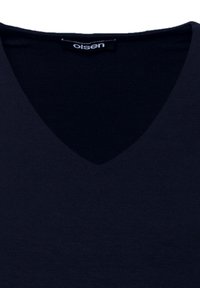 Navy V-Ausschnitt-Oberteil aus weichem Stoff. Es hat eine glatte Textur und ein einfaches Design mit einem Etikett "olsen" in der Nähe des Ausschnitts.