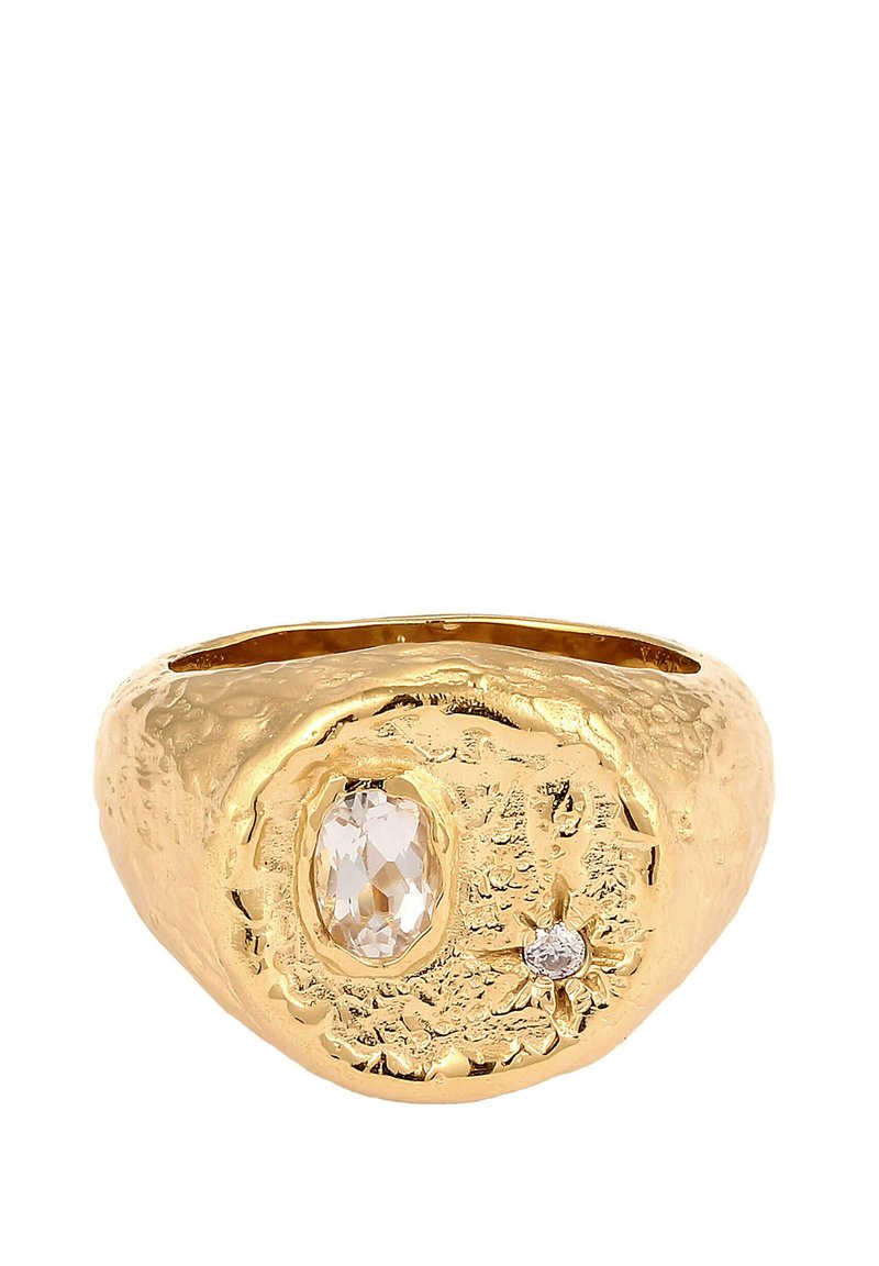 Goldfarbener Ring mit einer ovalen klaren Fassung und einem kleinen Diamantakzent, der ein organisches, unregelmäßiges Design zeigt.