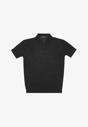 Camisa polo de punto acanalado negra de manga corta con tres botones y un cuello estándar, colocada plana sobre un fondo blanco.