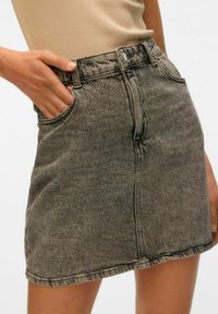 Vero Moda VMTESSA SHORT NOOS - Minisvārki - medium grey denim