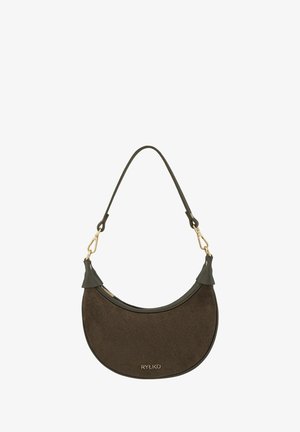 Brązowa zamszowa torebka na ramię o zakrzywionym kształcie, z zielonymi skórzanymi akcentami i złotymi elementami. Posiada jeden pasek do noszenia.