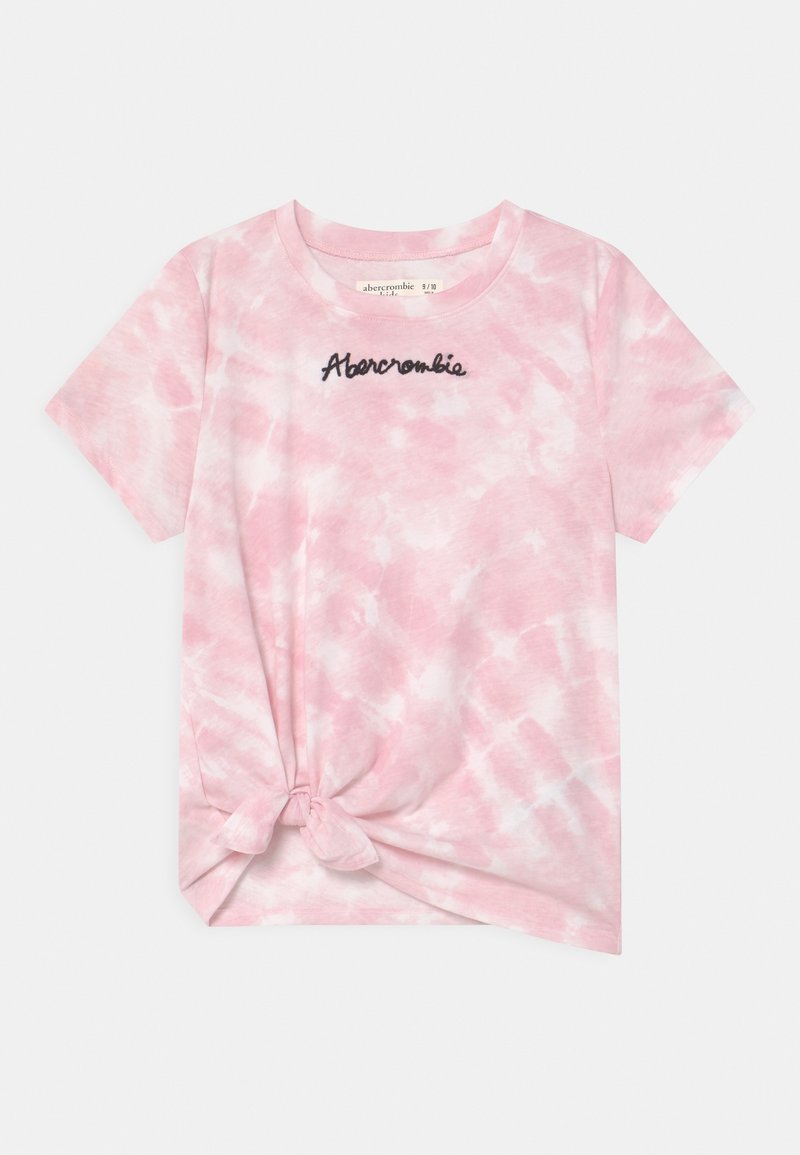 Camiseta de manga corta con efecto tie-dye en rosa y blanco, nudo frontal y logo "Abercrombie" bordado en negro en el pecho.