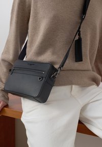 Le Tanneur Emile medium crossbody bag - Sacoche d'appareil photo - noir
