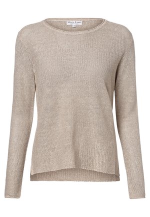 Beżowy dzianinowy sweter z długim rękawem, okrągłym dekoltem, nieco dłuższym tyłem oraz metką z napisem "Marie Lund Copenhagen".