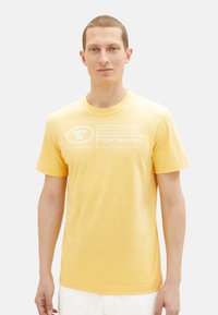 TOM TAILOR LOGO PRINT - T-shirts print - gelb