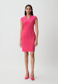 comma Pouzdrové šaty - pink