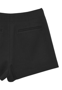Schwarze Shorts aus strukturiertem Stoff, taillierte Passform und zwei Gesäßtaschen. Flacher vorderer Schnitt und klare, minimalistische Linien mit gesäumten Kanten.