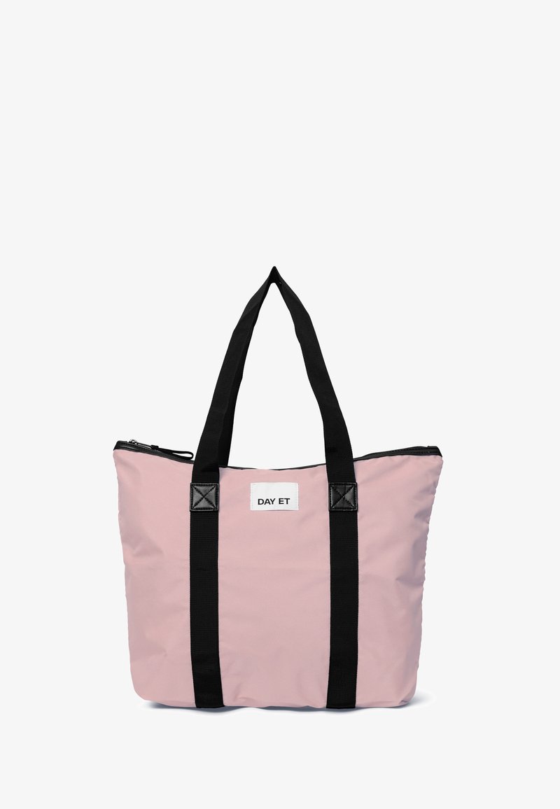 Borsa tote rosa chiaro con manici e zip neri, con un'etichetta bianca che riporta la scritta "DAY ET". Design semplice e alla moda per un uso quotidiano.