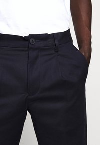 Michael Kors Tygbyxor - dark blue