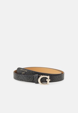 Cintura sintetica nera a motivi con una fibbia dorata a forma di G e fodera interna liscia color tan; presenta un marchio in rilievo sulla cintura.