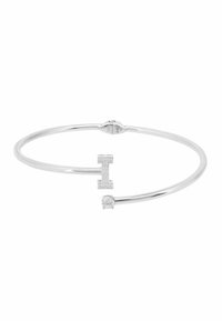 Bracciale rigido in argento sterling con accento testurizzato a forma di 'I' e una piccola pietra rotonda trasparente. Finitura liscia, design aperto, dimensione regolabile.