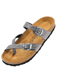 Grå sandaler med krydsede stropper, der har en struktureret overflade, justerbare spænder, korksål og en sort gummisål.