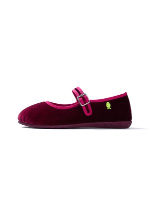 Hot Potatoes, HOT POTATOES BURGUNDY VELVET MARY-JANE STYLE HOUSE SLIPPERS 80937 - Bailarinas con hebilla - burdeos