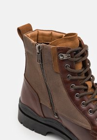 Pepe Jeans Botki sznurowane