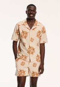 Shiwi Ing - beach beige