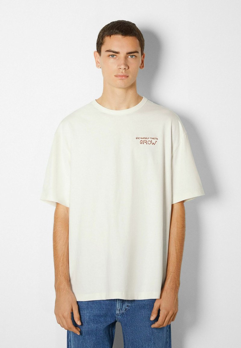 Bershka EMBROIDERED BOXY FIT Tričko s potlačou white/biela Zalando.sk