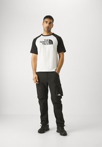 The North Face RAGLAN EASY TEE - Camiseta estampada - white