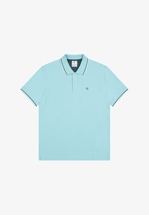 Jasnoniebieska koszulka polo z krótkimi rękawami, kołnierzykiem i zapięciem na dwa guziki. Posiada kontrastowe białe paski na kołnierzyku i rękawach.