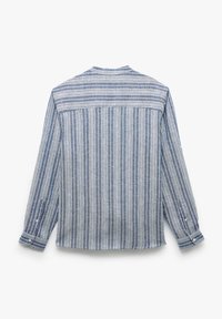 Langarmige shirt met knoopmanchetten, versierd met verticale en horizontale blauwe en witte strepen, van achteren getoond op een witte achtergrond.