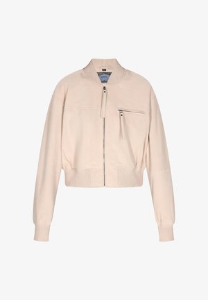 Jachetă din piele bej deschis, scurtă, cu guler și manșete cu nervuri. Are un buzunar pe piept cu fermoar și o textură netedă și moale.