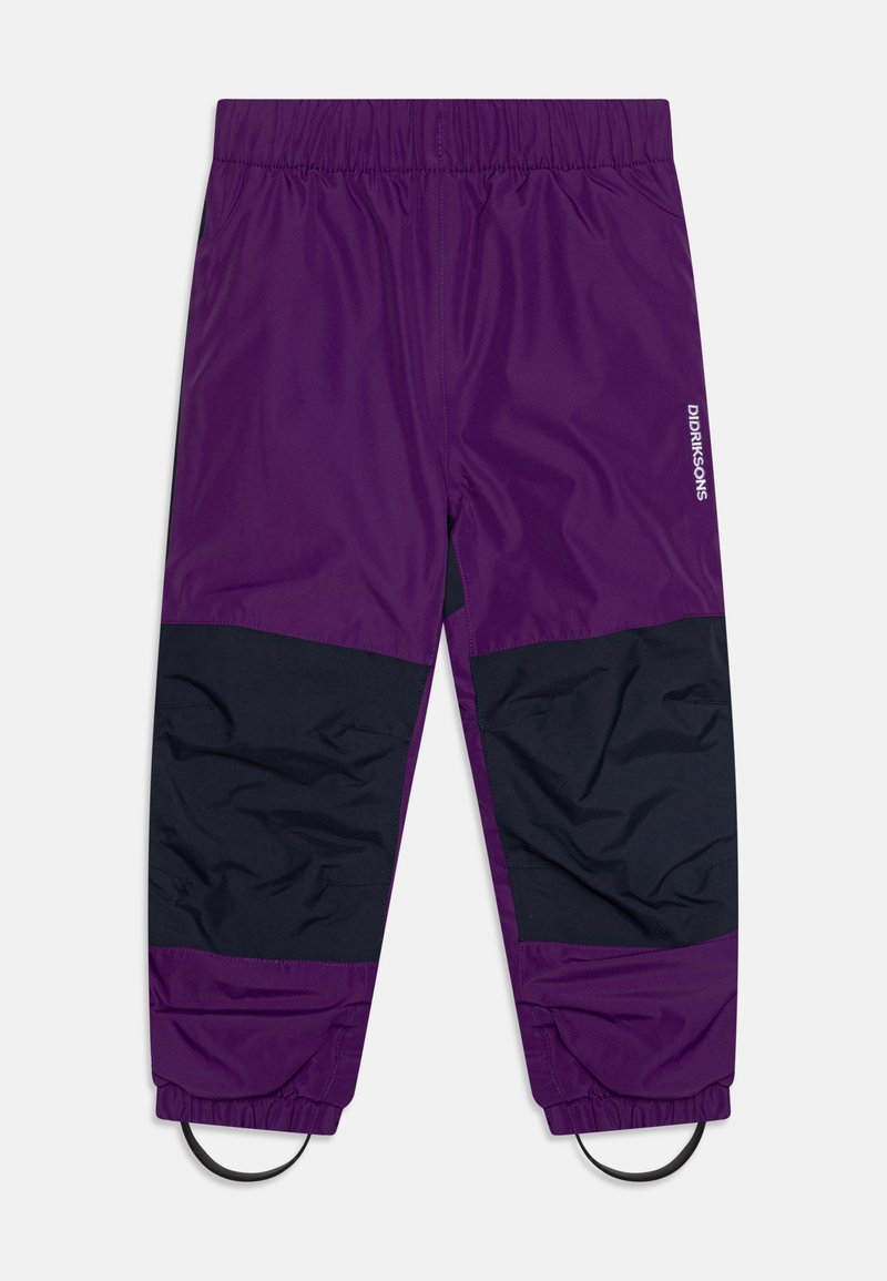 Calças impermeáveis roxas com detalhes em nylon preto, cintura elástica e laços de borracha nos tornozelos para um ajuste seguro.
