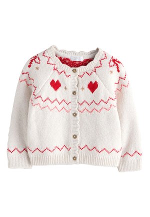 Weißer gestrickter Baby-Cardigan mit roten Herzen und Zickzackmustern, Holzknöpfen vorne und gerippten Bündchen und Saum.