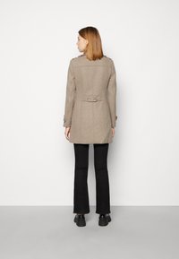 Morgan FABI - Klassikaline mantel - taupe