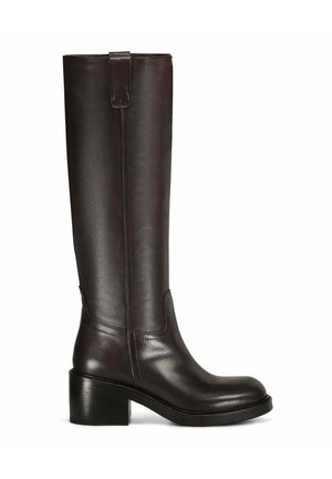 Stivale alto in pelle marrone scuro con tacco a blocco di altezza media e linguetta in cima, progettato per donne.