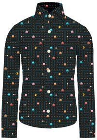 Camicia con bottoni su sfondo nero, caratterizzata da un motivo a labirinto di Pac-Man colorato, con fantasmi e pallini, e bottoni bianchi.