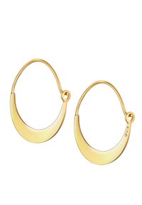 Pendientes de aro en tono dorado con un diseño curvado y minimalista. Hechos de metal con una textura suave, presentan un cierre seguro en la parte superior.