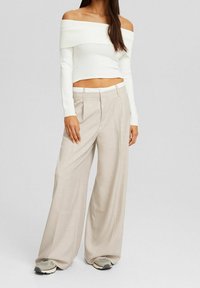Bershka Pantalones - camel