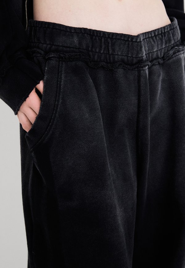 SPORTY MONSTER - Tracksuit bottoms2