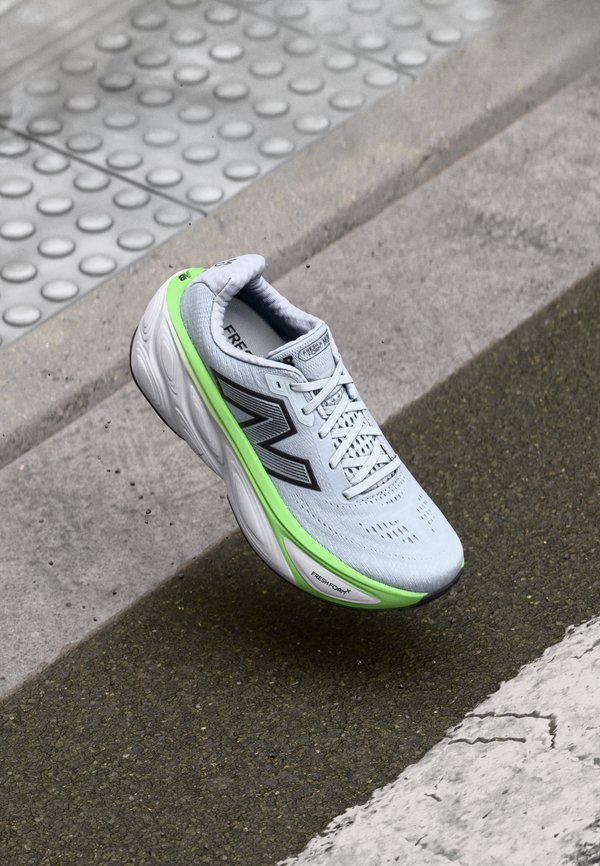 FRESH FOAM X MORE V4 - Laufschuh Straße