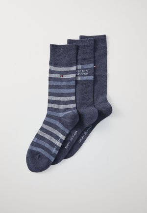 Drei Paar marineblaue Socken, eines mit blauen Streifen, mit dem Markenlogo "Tommy Hilfiger" an der Seite, aus einem strukturierten Baumwollmix.