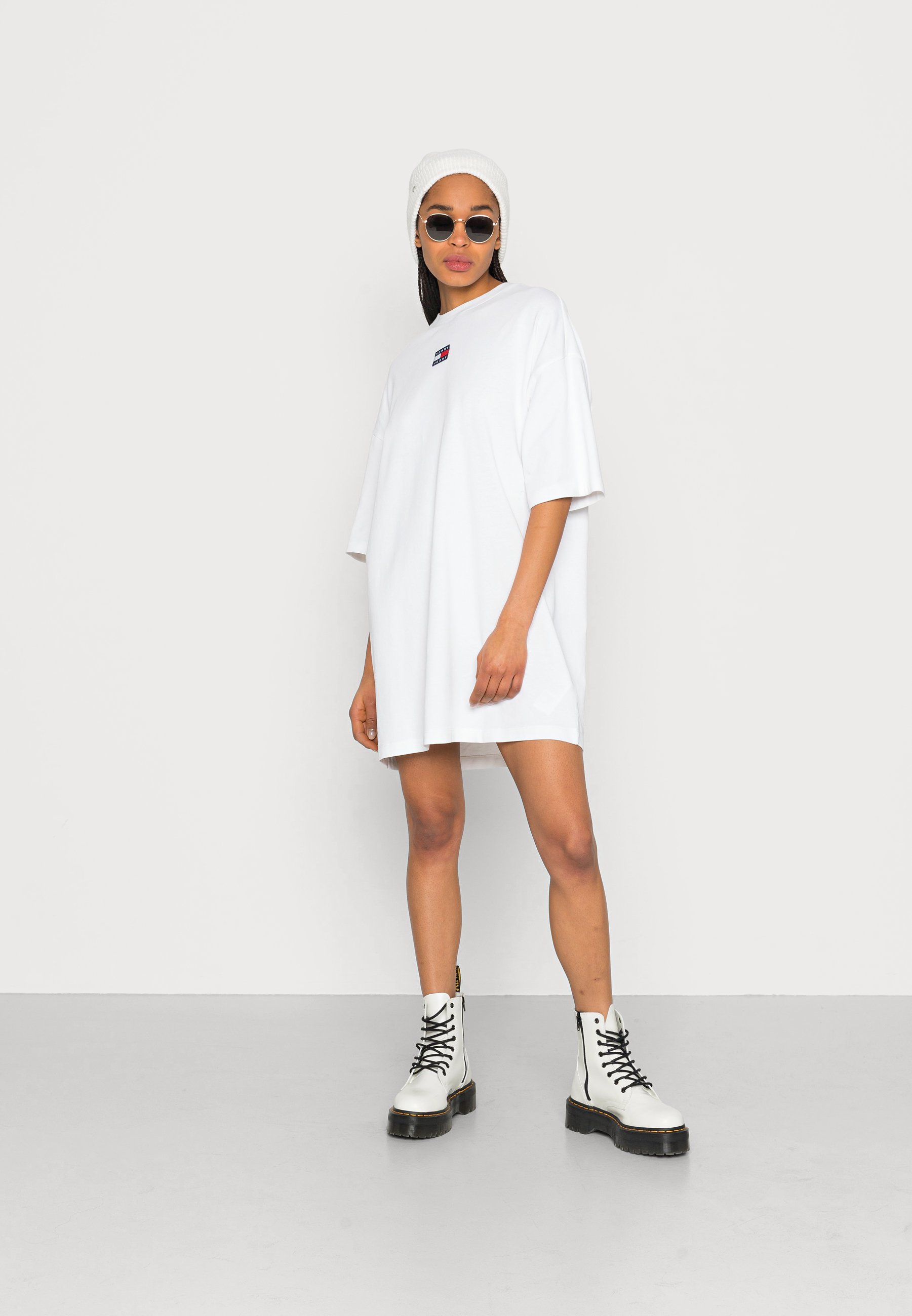 Tommy Jeans ESSENTIAL BADGE TEE DRESS 