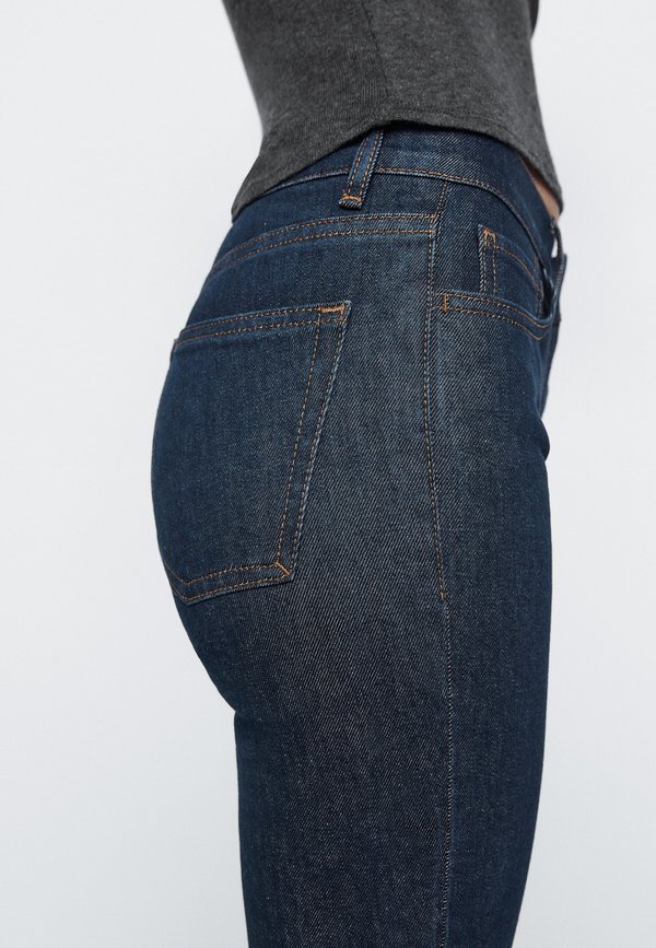 LOW-RISE BOOT-CUT - Bootcut jeans3