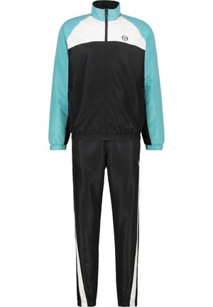Tuta composta da giacca e pantaloni neri, con accenti turchesi e bianchi. Realizzata in un materiale leggero e liscio con polsini elasticizzati.