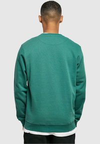 Starter LOGO CREWNECK - Sweatshirt - darkfreshgreen