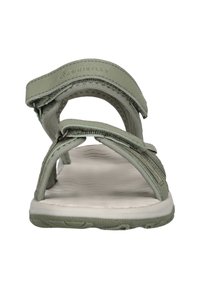 Gröna sandaler med justerbara remmar och en texturerad innersula. Sula är vit med ett mönster för grepp och har en logotyp från märket på remmen.