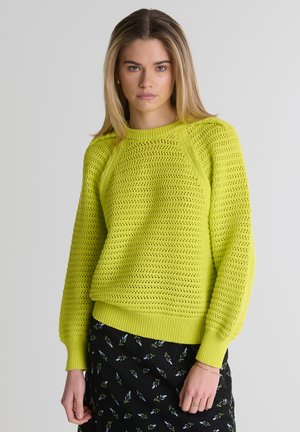 - Sweter