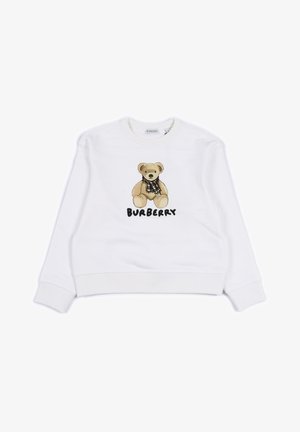 Felpa bianca con grafica di un orso che indossa una sciarpa nera e beige, con la scritta "BURBERRY" stampata sotto il design in testo nero.