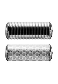 Transparent, cylindrisk produkt med metallisk finish, som har en övre del med vertikala spår och en nedre del med cirkulära mönster.