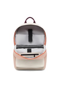 Batoh s ružovým základom a bielym dnom, so svetloružovým vnútrom, zipsovými vreckami a polstrovaným oddelením na elektroniku.