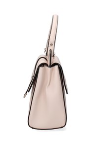 Un sac à main structuré, de couleur rose clair, avec un extérieur en cuir texturé et des garnitures noires, doté d'une seule bandoulière réglable.