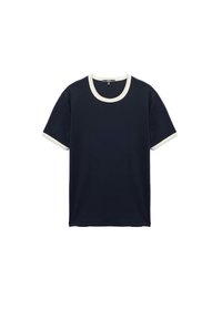 Mørkeblå t-shirt med korte ærmer og kontrasterende krave og ærmekanter i cremefarve. Lavet af blødt stof og har et klassisk rundhalset design.