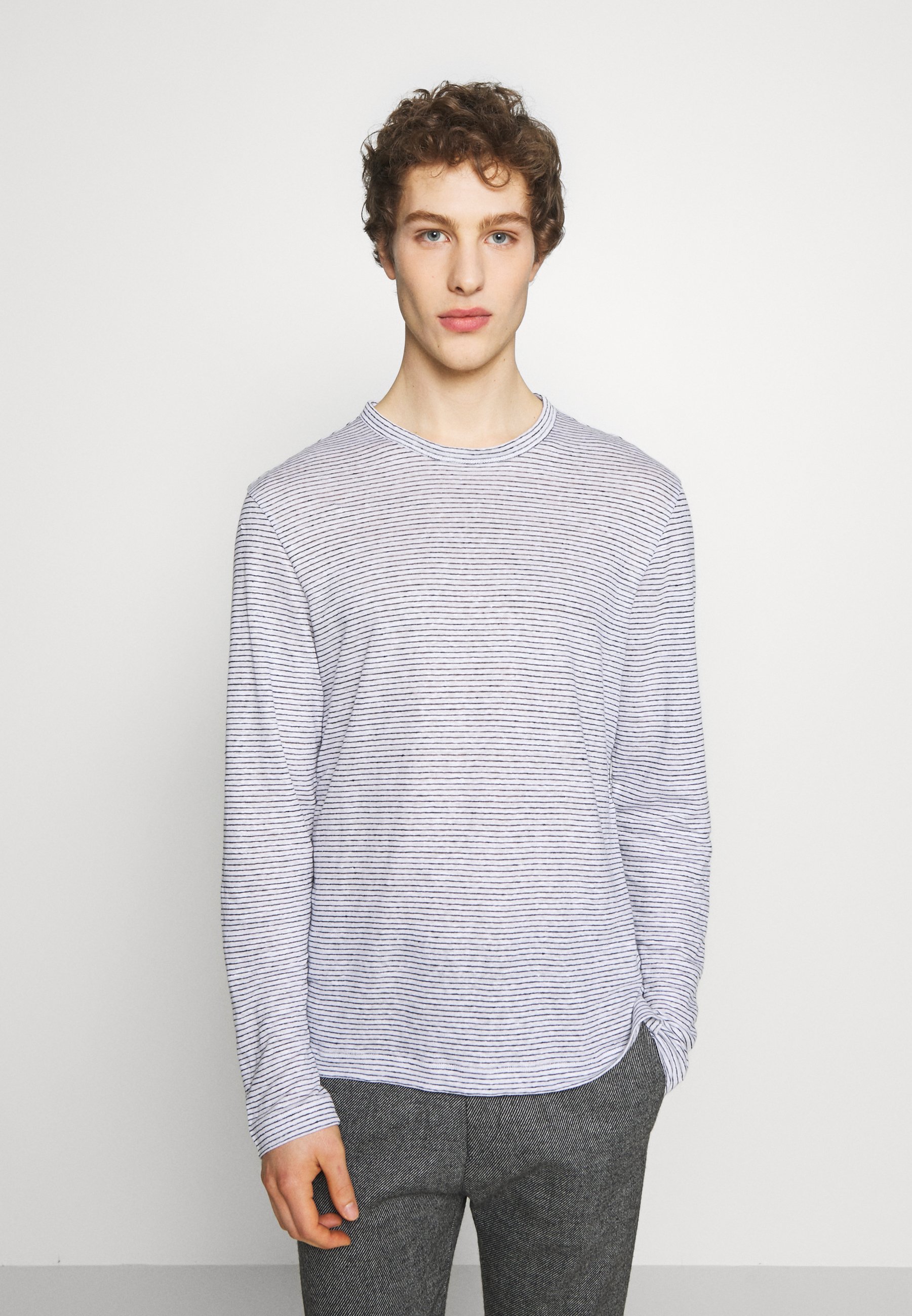 Club Monaco CREW T shirts med print white navy Club Monaco CREW - T-shirts - white
