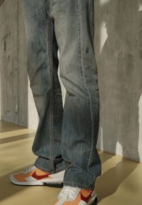 Levi's® 527™ SLIM BOOTCUT - Calças de ganga justas - medium chipped