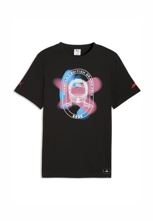 T-shirt noir à manches courtes avec un graphisme coloré d'un casque de course et le texte "Formula 1 British Grand Prix 2026" sur le devant.