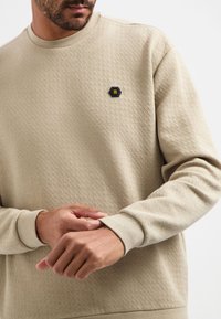 NO EXCESS TEXTURED - Sweater - sand